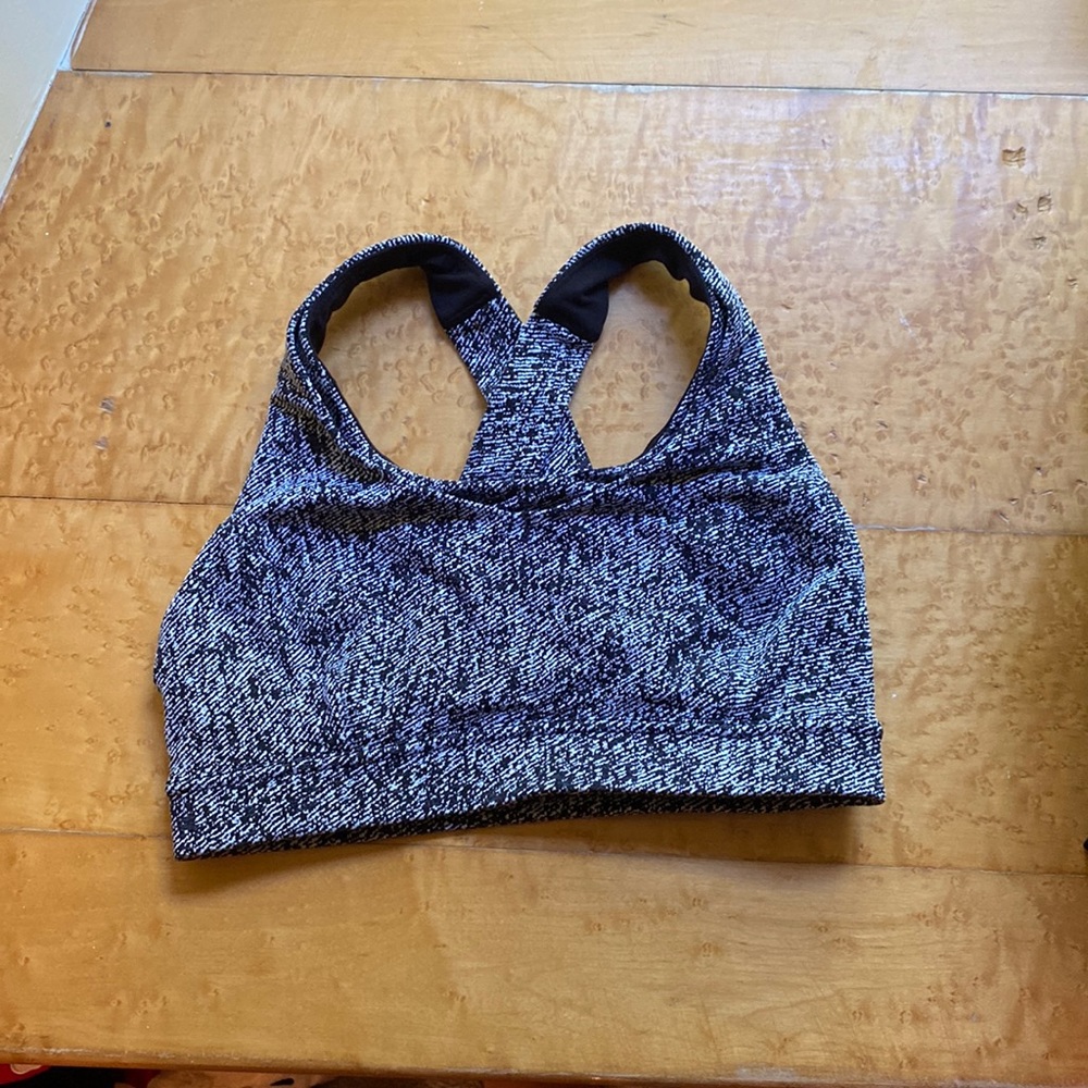 Lululemon sports bra